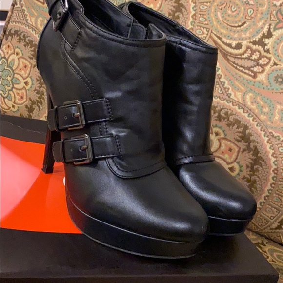 G by Guess black booties! Size 8.5 - Picture 4 of 5